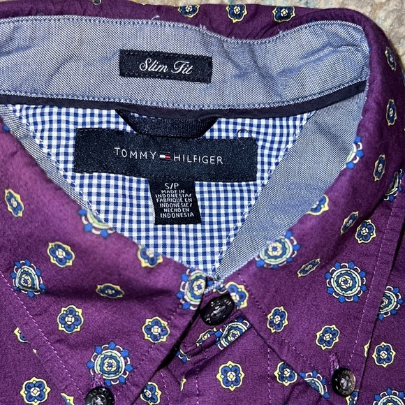 **BOGO DEAL**Tommy Hilfiger Collared Button Down - Picture 2 of 8
